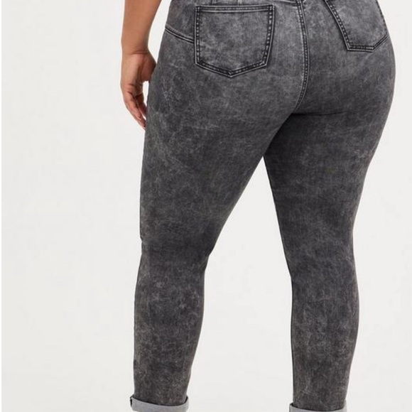 Torrid Bombshell Straight Jean - Black Grey - Picture 2 of 6